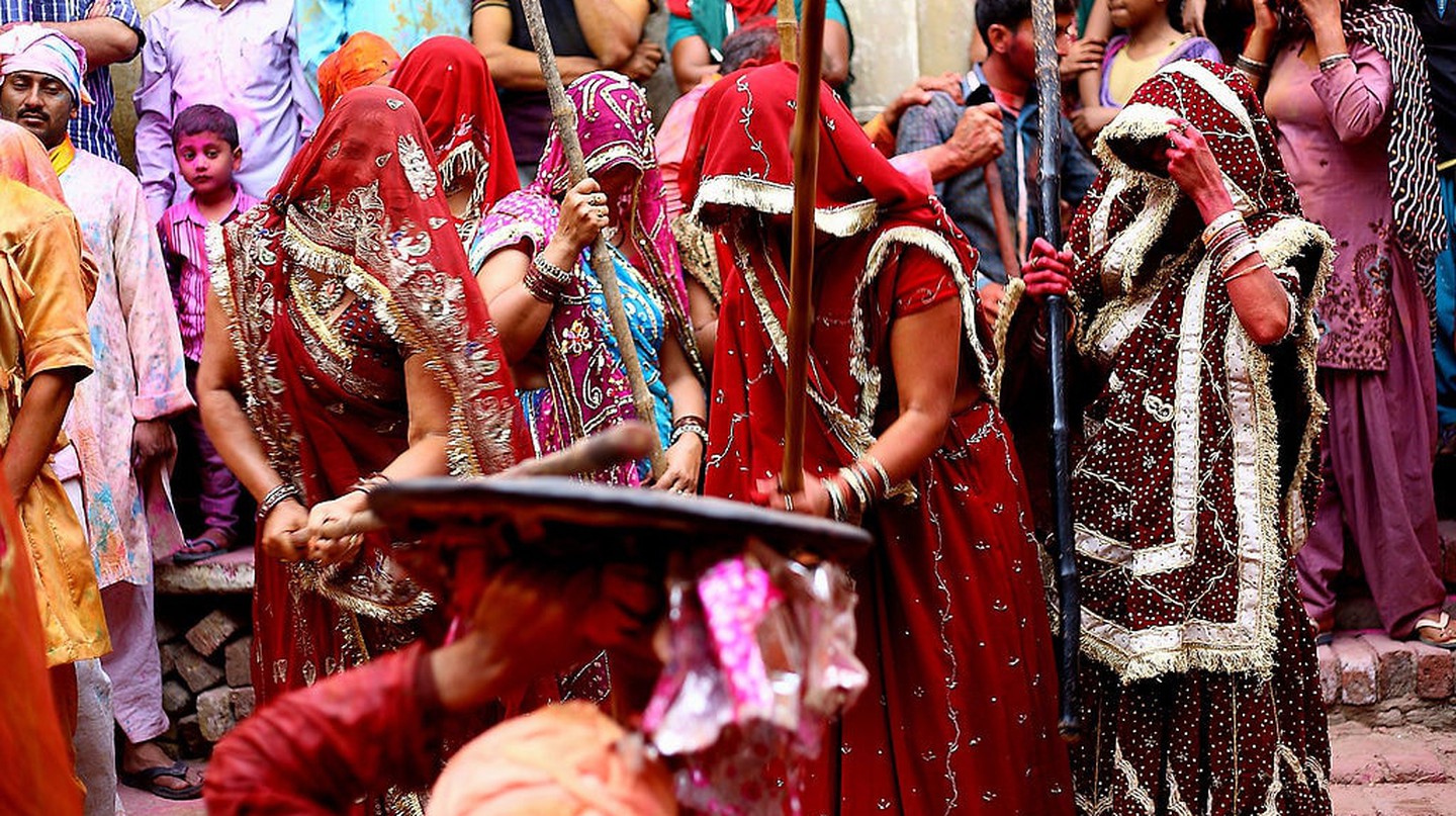 Top những phong tục truyền thống kỳ lạ nhất của người Ấn Độ
